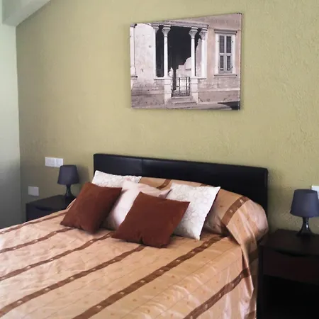 Sunrise Arches Apartments Apartment *